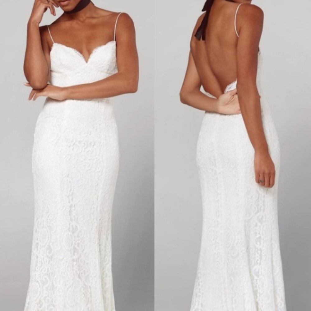 FAME AND PARTNERS Sirene Scalloped Lace Gown Ivory